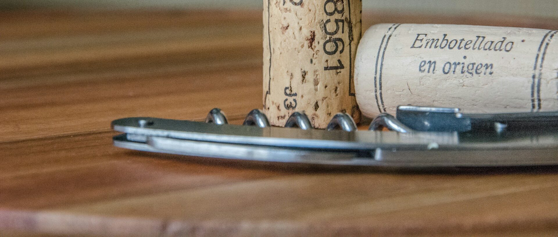 how to use wine opener